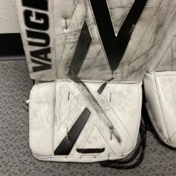 Used Vaughn VISION 9400 Goalie Leg Pads Senior White And Black 34