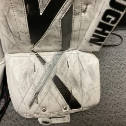 Used Vaughn VISION 9400 Goalie Leg Pads Senior White And Black 34