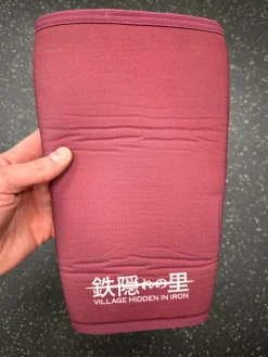 Used VILLAGE HIDDEN IN IRON KNEE SLEEVE Exercise Accessory Other Maroon LG