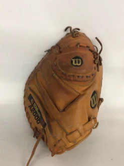 Used Wilson A2000 BB/SB Catchers RH Throw Brown 33"