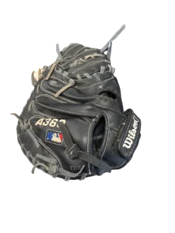 Used Wilson A360 BB/SB Catchers RH Throw Black 32 1/2"