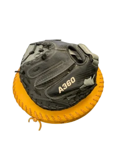 Used Wilson A360 BB/SB Catchers RH Throw Black 31 1/2"