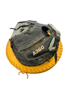 Used Wilson A360 BB/SB Catchers RH Throw Black 31 1/2"