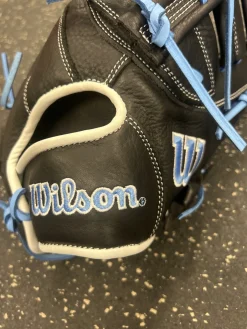 Used Wilson A950 BB/SB First Base RH Throw Black 12"