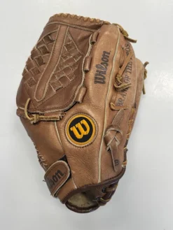 Used Wilson A9821 BB/SB Glove RH Throw Brown 13