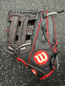 Used Wilson A450 BB/SB Glove RH Throw Black 11