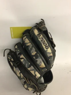Used Wilson A2000 BB/SB Glove RH Throw Black 11 1/2"