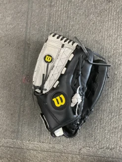 Used Wilson A350 GLOVE BB/SB Glove RH Throw Black 12"