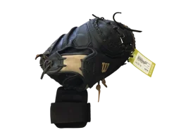 USED WILSON A2000 M2 BB/SB CATCHER'S RH THROW BLACK 33 1/2"