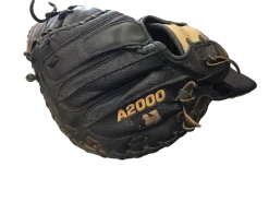 USED WILSON A2000 M2 BB/SB CATCHER'S RH THROW BLACK 33 1/2