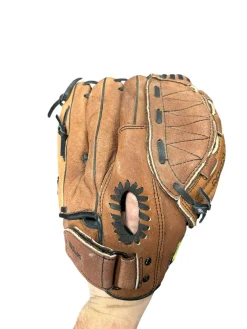 Used Wilson A440 RH Throw Fastpitch Gloves Brown 11 1/2"