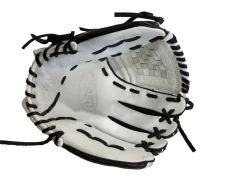 Used Wilson A950 RH Throw Fastpitch Gloves White 12"