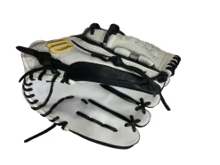 Used Wilson A950 RH Throw Fastpitch Gloves White 12"
