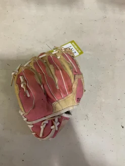 Used Wilson A2446 RH Throw Fastpitch Gloves Pink 10"