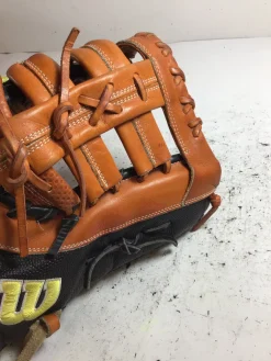 Used Wilson A2000 SC1620 BB/SB First Base RH Throw Brown 12 1/2"